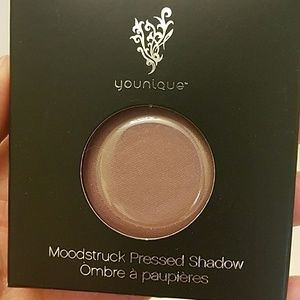 Younique Pressed Eyeshadow with Compact